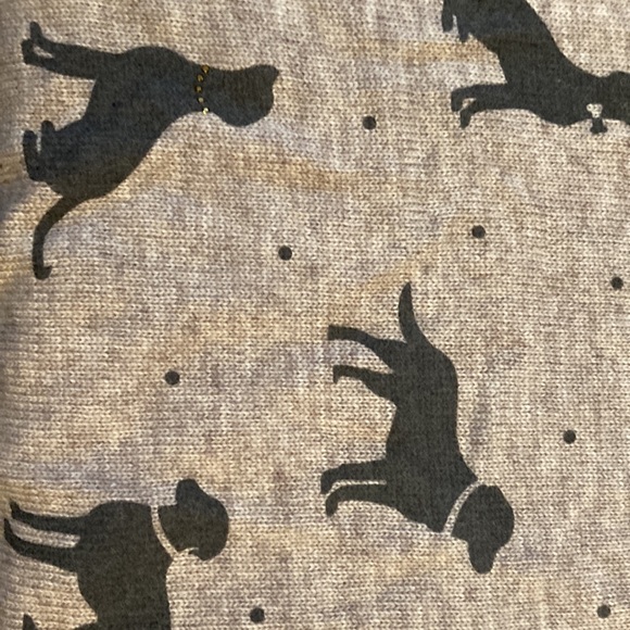 Adorable scarf with doggie print. - Picture 4 of 5